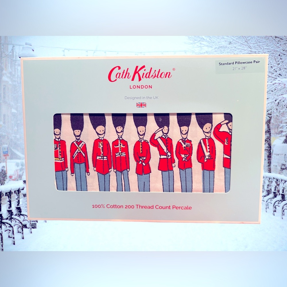 Cath Kidston London NWT Classic London Guards Multi Standard Pillowcase Pair